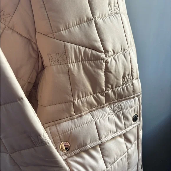 Michael Kors NWT light quilted puffer jacket in sold out size and color - Picture 8 of 12